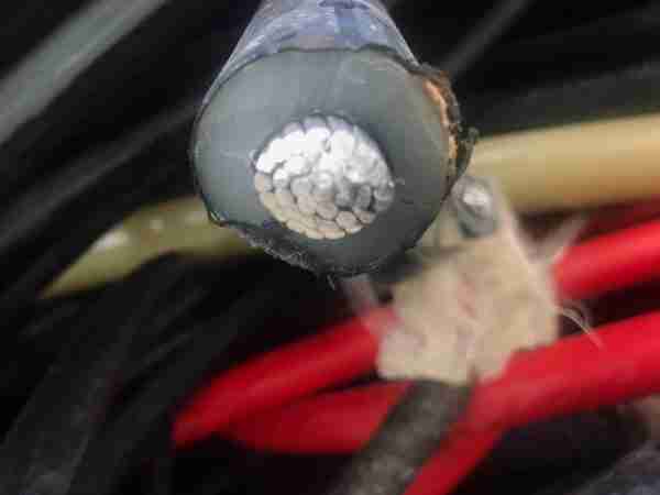 aluminium kabels metaal mark