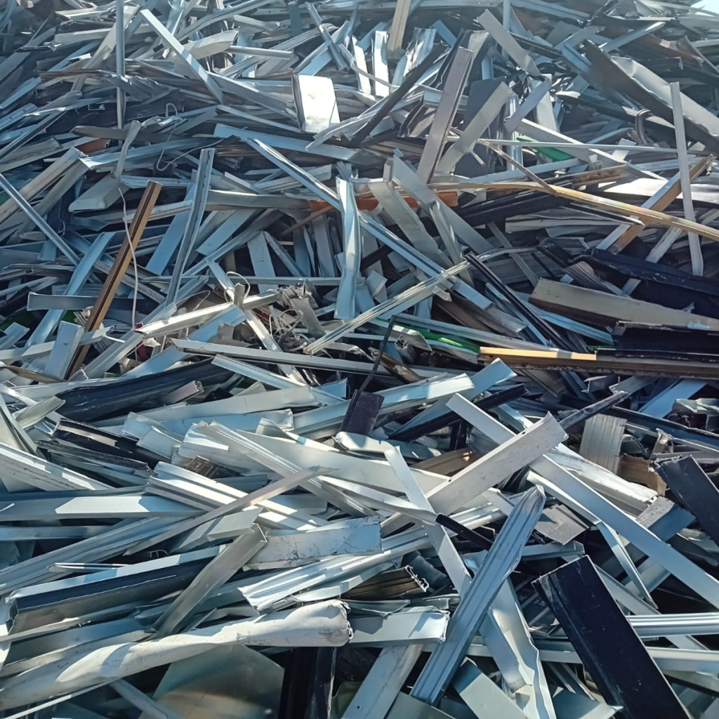 PAINTED ALUMINIUM TIN TABOR SCRAP