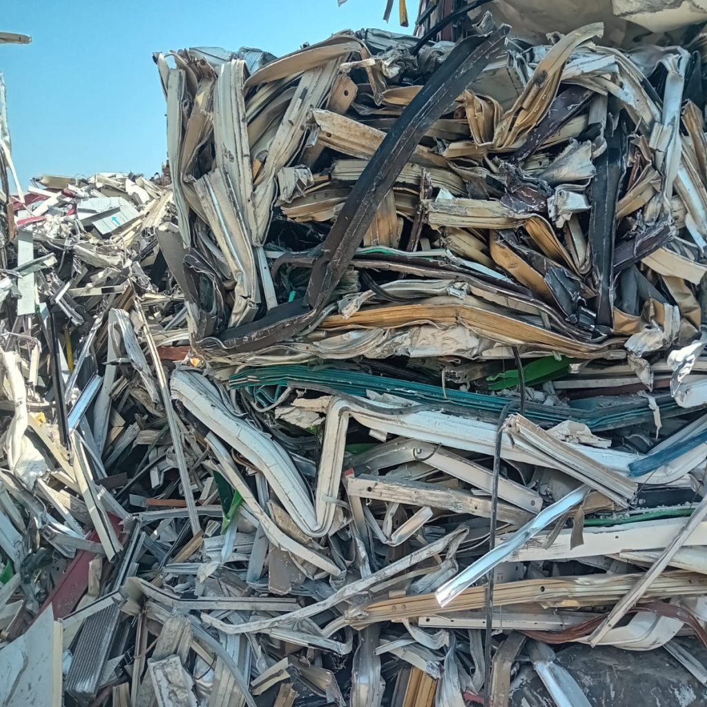 SCRAP METAL ALUMINIUM TIN TABOR ROTTAME PROFILO FINESTRAME PACKED