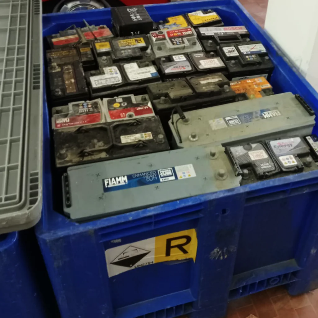 battery lead scrap - rottame batterie al piombo